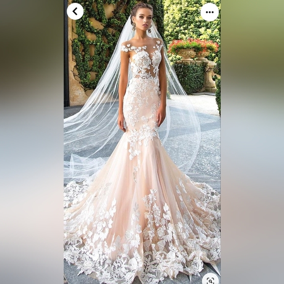 Milla Nova Wedding Gown - Picture 1 of 9